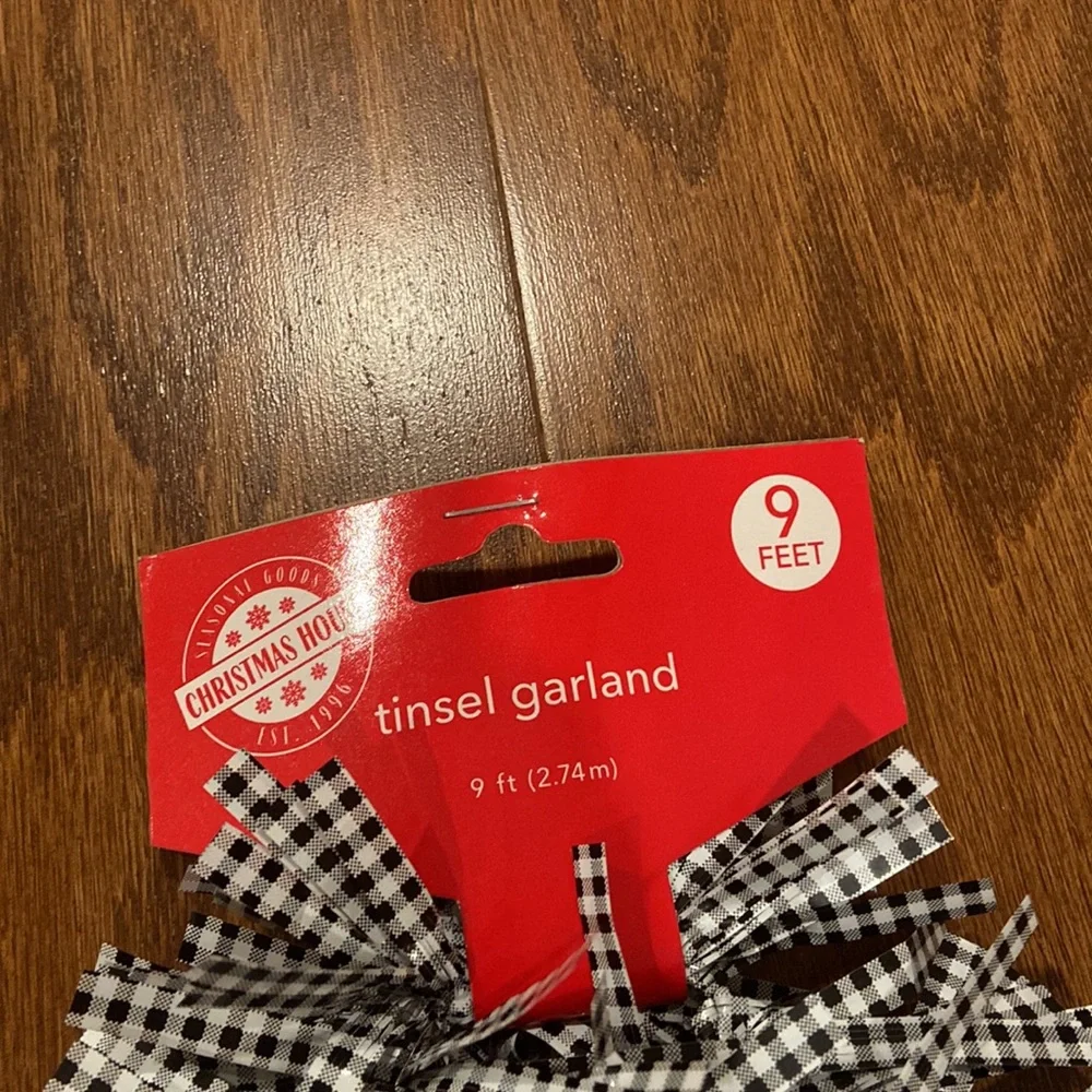 🧡 tinsel garland